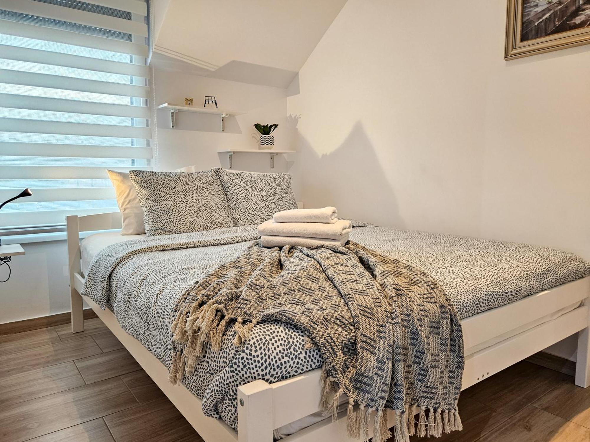 Roman Apartman Сремська Митровиця Екстер'єр фото
